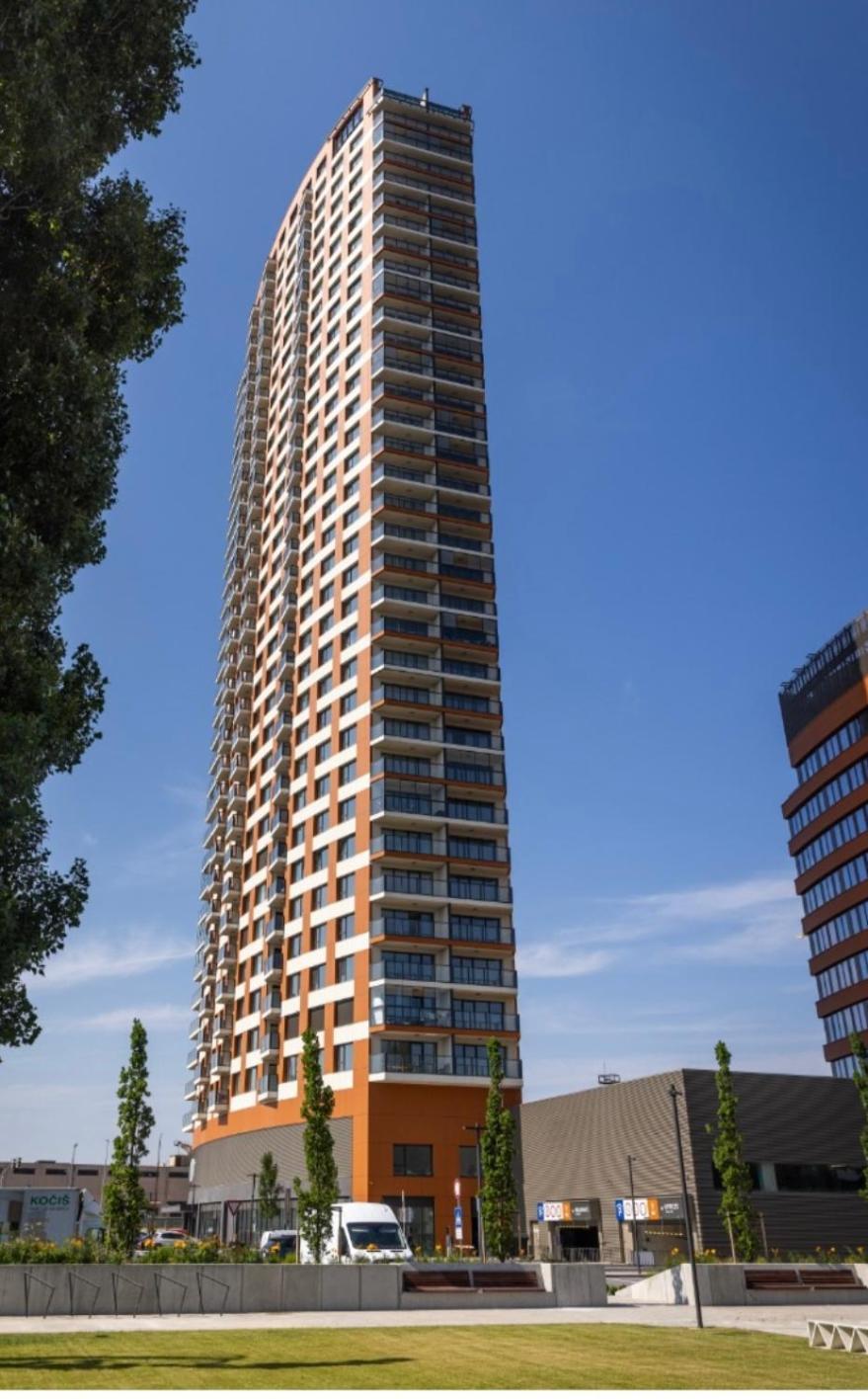 New Downtown Apartment Couple Minute From The Old Town Bratislava Exterior photo